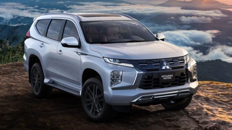 Pajero Sport é o carro fora de linha mais procurado na OLX, mas Kicks antigo é o que mais vende