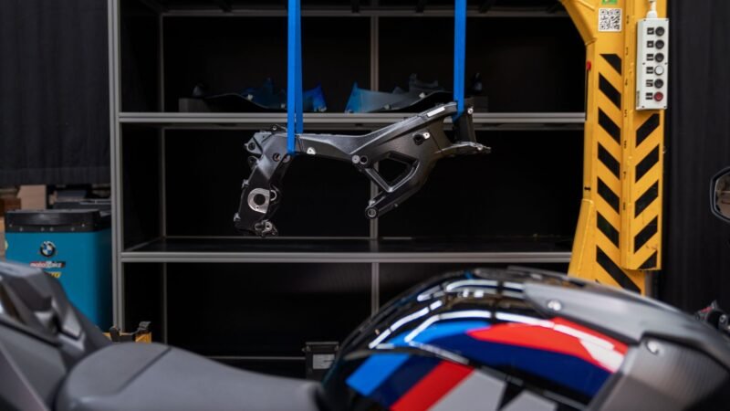 BMW M 1000 RR ganha chassi M Motorsport de terceira geração, derivado das pistas
