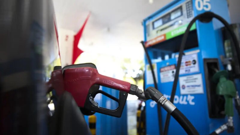 Diesel S10 já custa R$ 0,80 a mais que a gasolina após alta de 21,3% em 12 meses