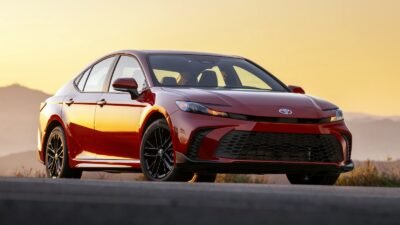 Novo Toyota Camry 2027 híbrido com até 232 cv estreia nos EUA: versões, tecnologia e detalhes