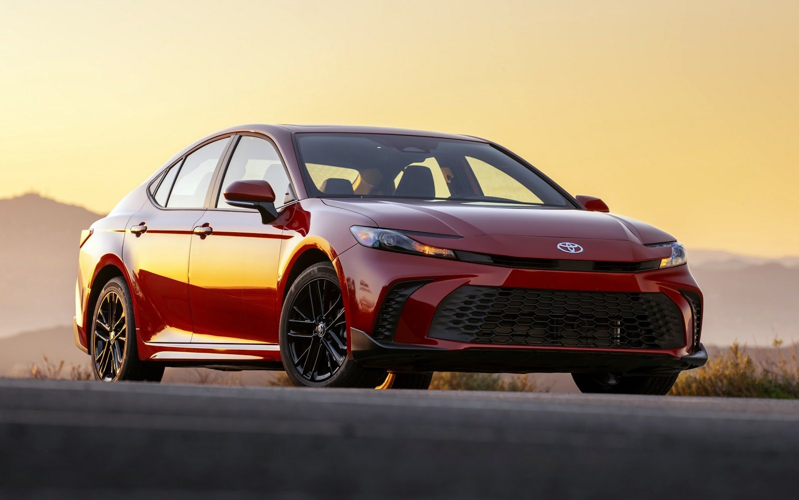 Novo Toyota Camry 2027 híbrido com até 232 cv estreia nos EUA: versões, tecnologia e detalhes