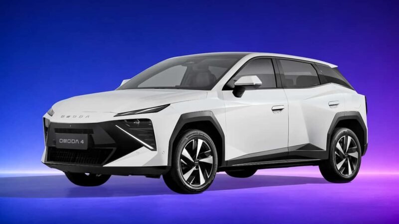 Esperado no Brasil, Omoda 4 estreia na Europa com motor híbrido de 224 cv