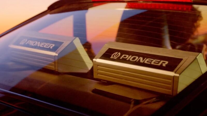 Rádio retrô da Pioneer imita toca-fitas de 1985, tem Bluetooth e custa o equivalente a R$ 2.500