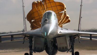 Uma hora de voo em caça militar custa mais que uma Fiat Strada zero-km, revelam dados da Polônia