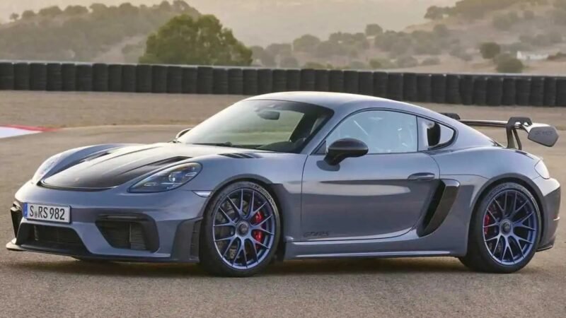 Porsche manda donos de 911 e 718 parar de dirigir por risco de roda se soltar