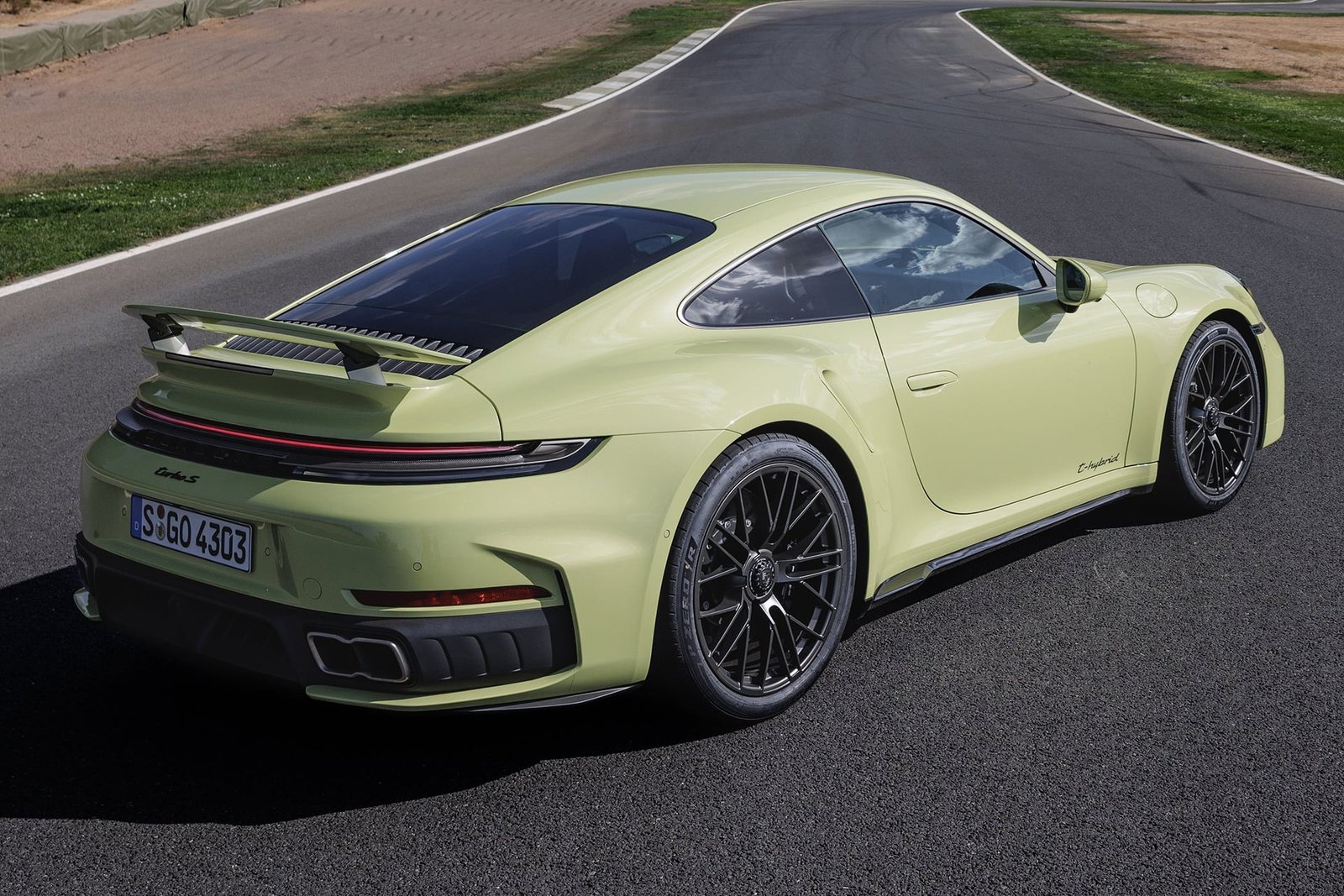 Os carros mais caros da Porsche vão ficar ainda mais caros: marca quer vender menos e lucrar mais