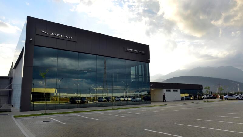 Jaguar Land Rover negocia fábrica de Itatiaia (RJ) após encerrar produção do Discovery Sport e do Evoque