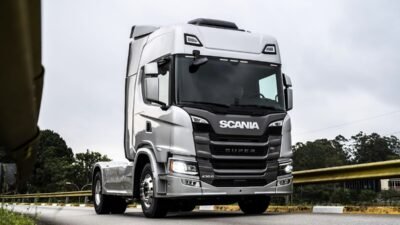 Scania lança caminhões Super de 11 litros com até 430 cv e eleva de 87% para 97% o diesel utilizável no tanque