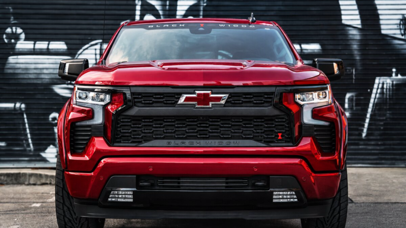 Black Widow SR: Fox Factory prepara a Silverado 1500 para o asfalto com V8 de até 684 cv e reboque de até 6.032 kg