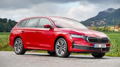 Grupo VW volta a investir nos híbridos HEV: Skoda Octavia é o primeiro full hybrid da marca tcheca