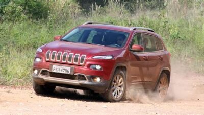 Jeep faz recall para Cherokee 2015 por falha eletrônica