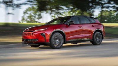 Toyota Crown Signia 2027: SUV híbrido de 238 cv ganha cor Inked e mais equipamentos nos EUA