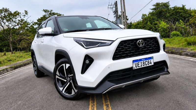 Toyota dá descontos em SUVs, sedãs e picapes até o fim de outubro; redução chega a R$ 54.600 nas concessionárias e R$ 70.100 na venda direta