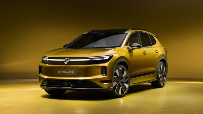 ID. Tiguan estreia com tela de 15 polegadas e comandos físicos no volante, e a Volkswagen leva seis carros clássicos para dentro dele