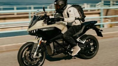 Moto elétrica Zero DS percorre 436,5 km com uma só carga e entra para o Guinness